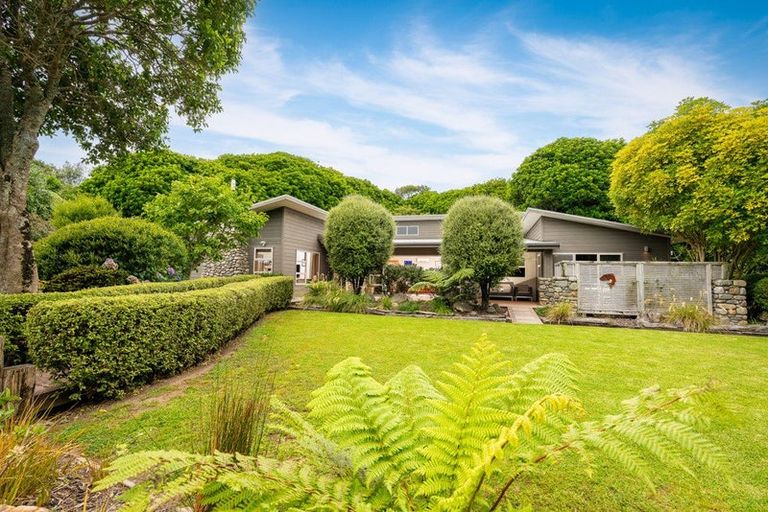 Photo of property in 54 Kohekohe Road, Waikanae, 5036