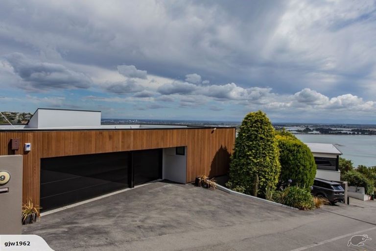 Photo of property in 9 Inverness Lane, Redcliffs, Christchurch, 8081