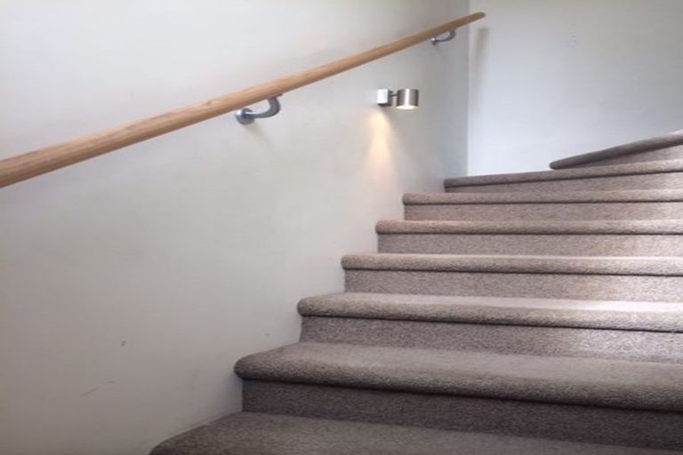 Photo of property in 8 Nor'east Drive, Northcross, Auckland, 0632