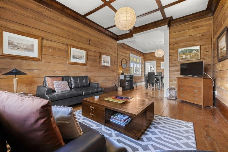 Photo of property in 22 Wallis Street, Raglan, 3225