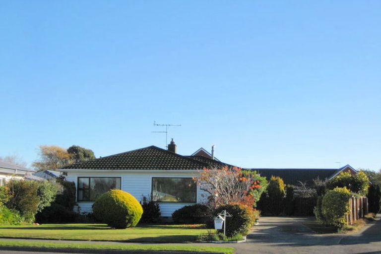 Photo of property in 215 Main North Road, Redwood, Christchurch, 8051
