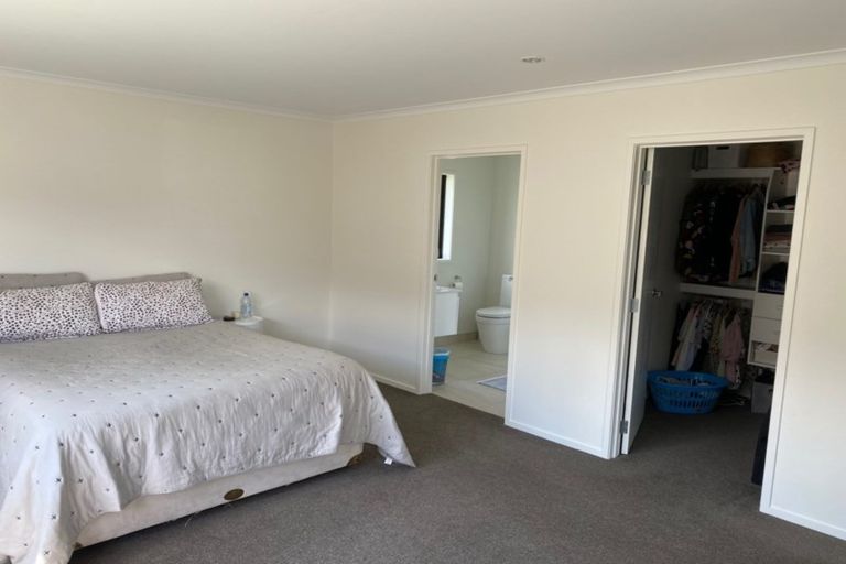 Photo of property in 3 Fred White Drive, Kumeu, 0810
