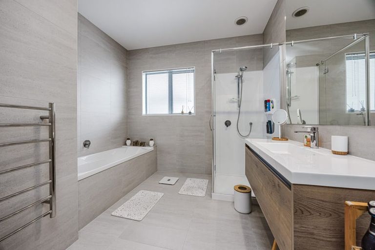 Photo of property in 43 Port Way, Rosehill, Papakura, 2113