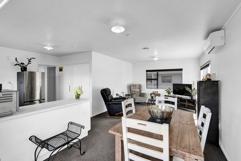 Photo of property in 2/353 Saint Aubyn, Moturoa, New Plymouth, 4310