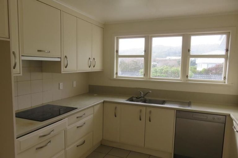 Photo of property in 7 Sunrise Boulevard, Tawa, Wellington, 5028