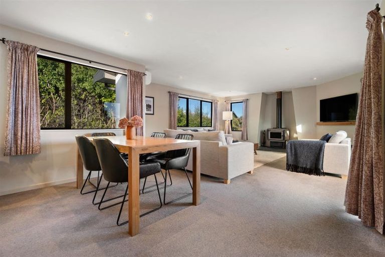 Photo of property in 31 Cedar Drive, Kelvin Heights, Queenstown, 9300