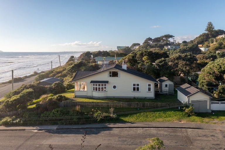 Photo of property in 82 The Parade, Paekakariki, 5034