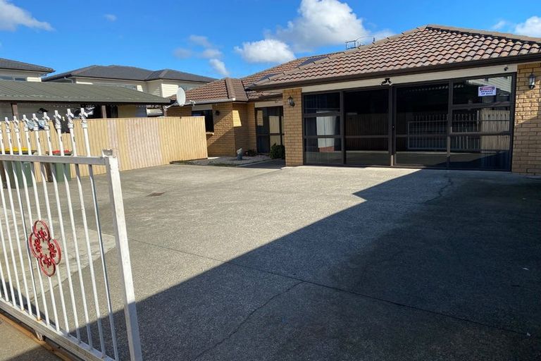 Photo of property in 60a Cambridge Terrace, Papatoetoe, Auckland, 2025