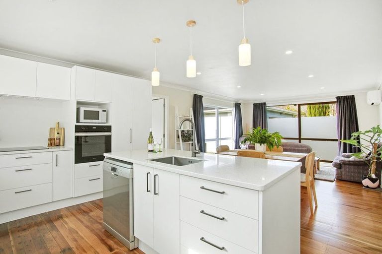 Photo of property in 3 Findlay Street, Tawa, Wellington, 5028