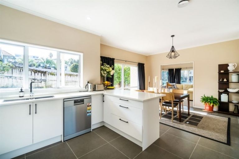 Photo of property in 48 Hogarth Rise, West Harbour, Auckland, 0618