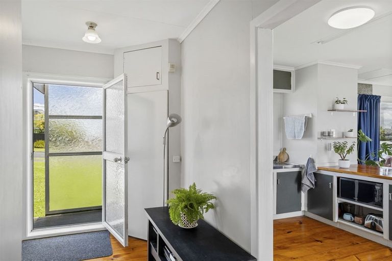 Photo of property in 97 Tiri Road, Tindalls Beach, Whangaparaoa, 0930