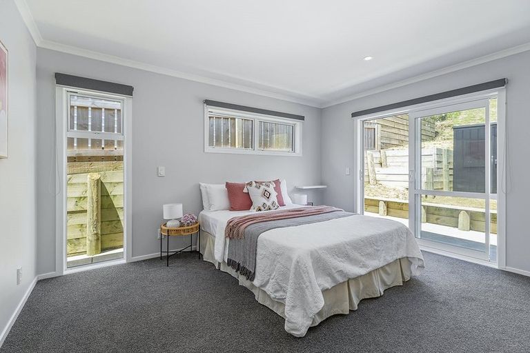 Photo of property in 5 Madeira Close, Whitby, Porirua, 5024