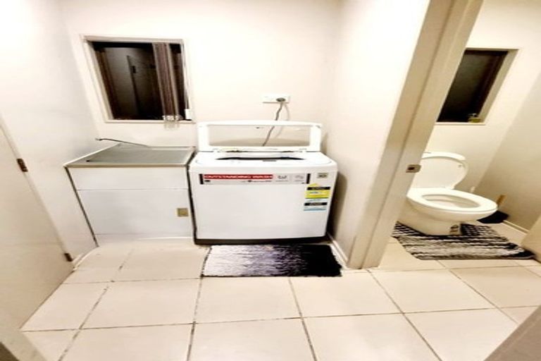 Photo of property in 2/29 Kemp Road, Massey, Auckland, 0614