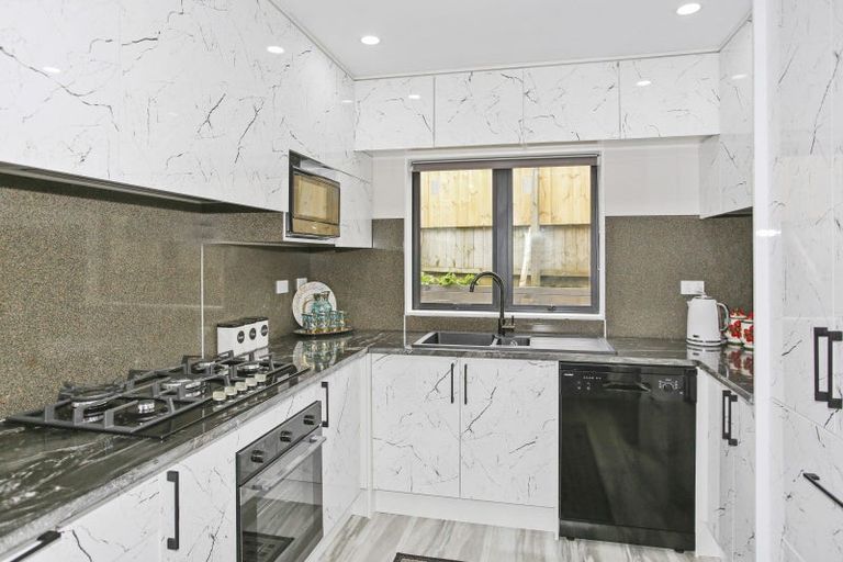 Photo of property in Oakwood Manor, 608c Massey Road, Mangere, Auckland, 2022