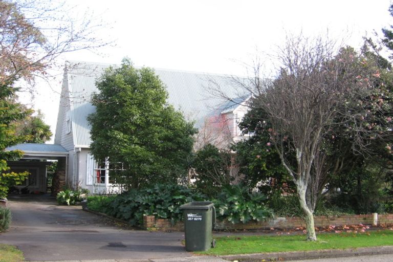 Photo of property in 15 Trent Avenue, Hokowhitu, Palmerston North, 4410
