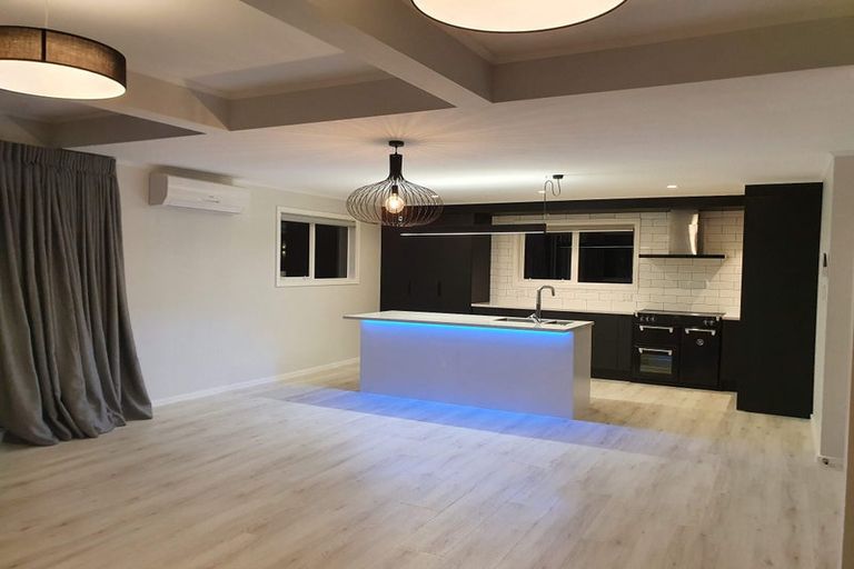 Photo of property in 1/12 Vista Crescent, Maoribank, Upper Hutt, 5018