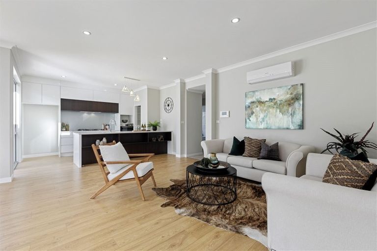 Photo of property in 6 Coote Way, Kumeu, 0810