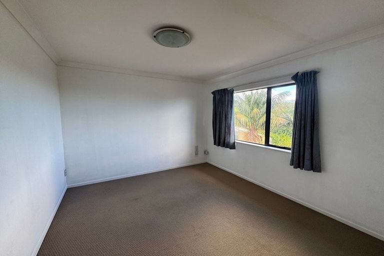 Photo of property in 16 Mangerton Lane, East Tamaki Heights, Auckland, 2016