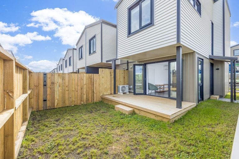Photo of property in 62 Te Puketoka Lane, Mangere, Auckland, 2022