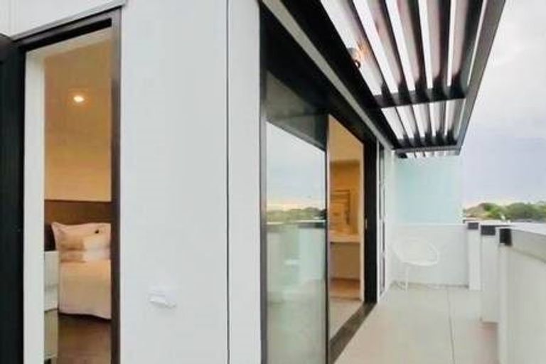 Photo of property in 52 Omahu Road, Greenlane, Auckland, 1051