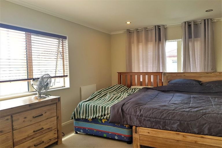 Photo of property in 16 Tavua Lane, Ranui, Auckland, 0612