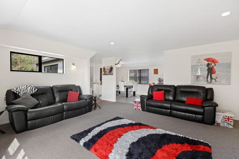 Photo of property in 2/64 Langana Avenue, Browns Bay, Auckland, 0630