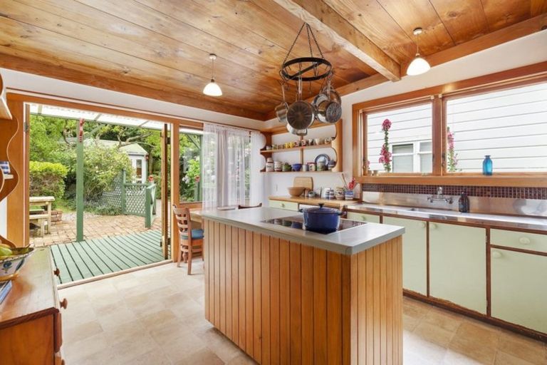 Photo of property in 38 Derwent Street, Island Bay, Wellington, 6023