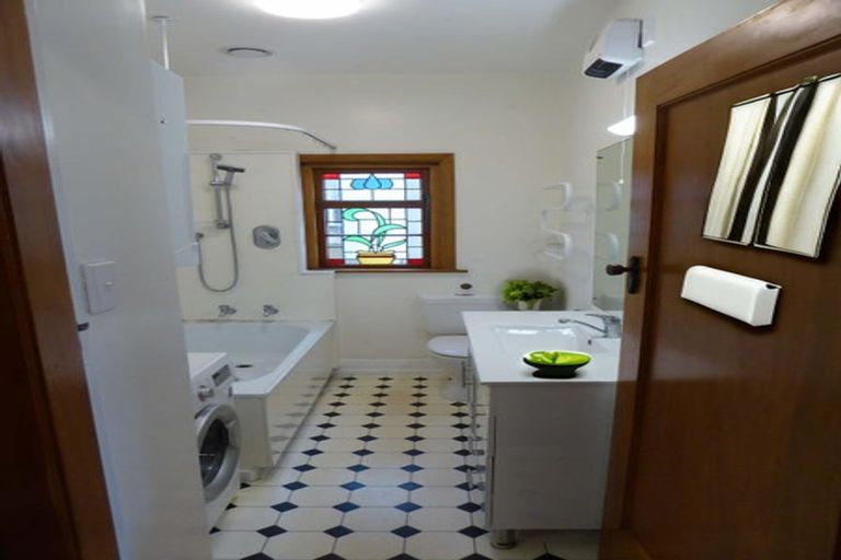 Photo of property in 9c Stowe Hill, Thorndon, Wellington, 6011