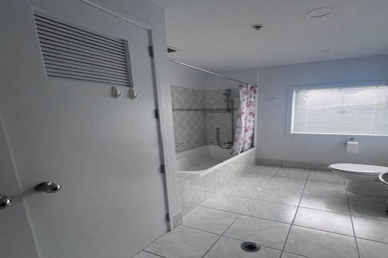 Photo of property in Ellerslie Court, 2/3c Harrison Road, Mount Wellington, Auckland, 1060