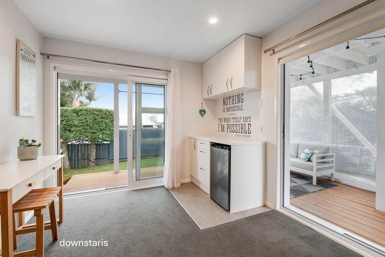 Photo of property in 1/302 Sunset Road, Windsor Park, Auckland, 0632