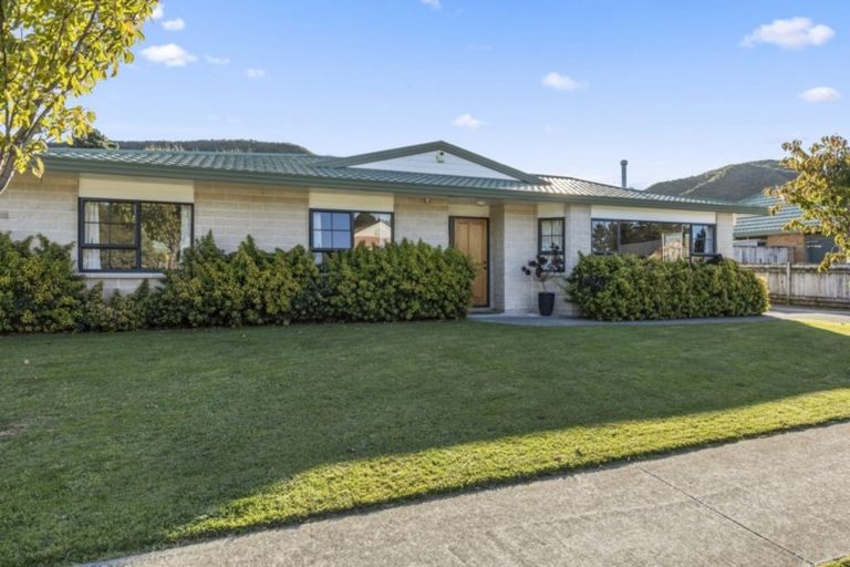 Photo of property in 34 Mary Huse Grove, Manor Park, Lower Hutt, 5019