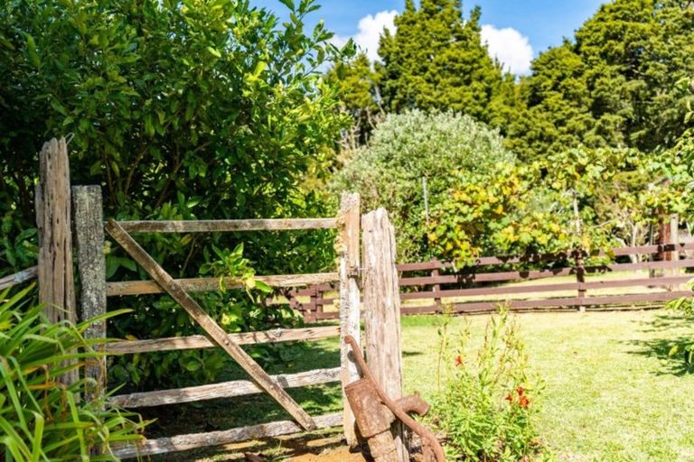 Photo of property in 102 Dip Road, Te Kamo, Whangarei, 0176