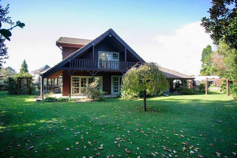 Photo of property in 261 Shakespeare Street, Leamington, Cambridge, 3432