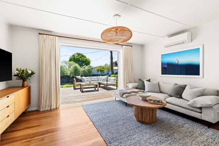 Photo of property in 12 Nimon Street, Havelock North, 4130