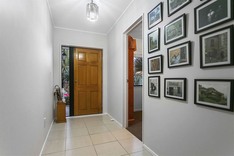 Photo of property in 1/6 Honeysuckle Lane, Mairangi Bay, Auckland, 0630