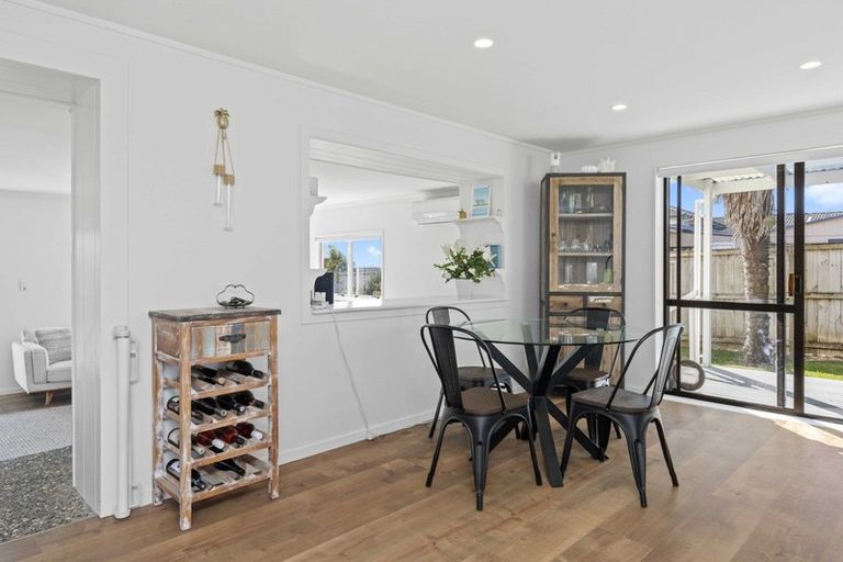 Photo of property in 3 Crispe Road, Clarks Beach, 2122