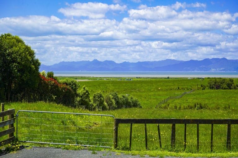 Photo of property in 1152a Miranda Road, Pukorokoro / Miranda, Miranda, 2473