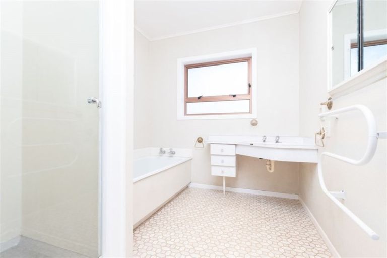 Photo of property in 24 Forest Lake Road, Forest Lake, Hamilton, 3200