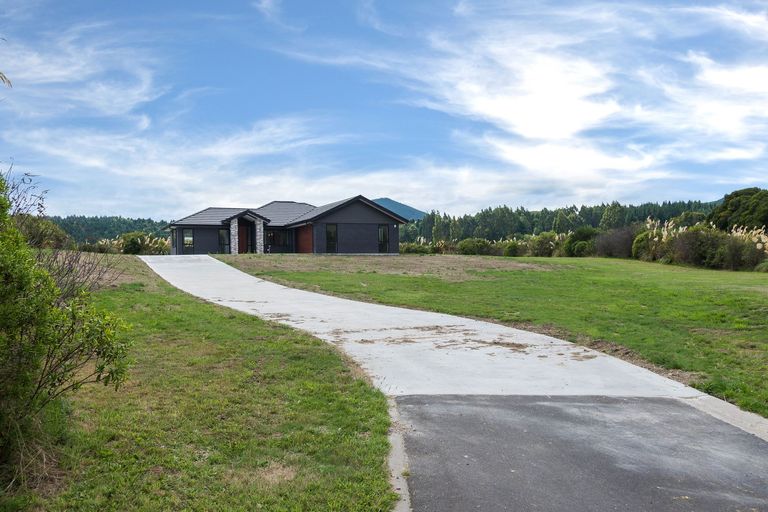 Photo of property in 22 Lacebark Drive, Kinloch, Taupo, 3377