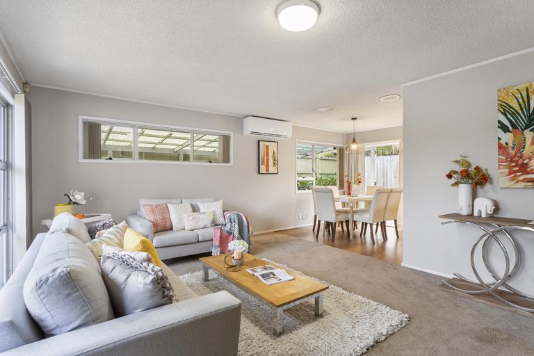 Photo of property in 2/12 Park Estate Road, Rosehill, Papakura, 2113