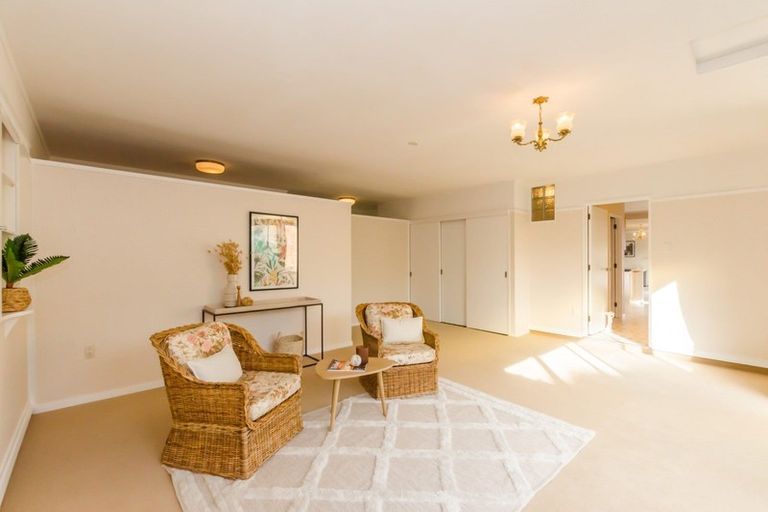 Photo of property in 31 Rewarewa Crescent, Waikanae, 5036