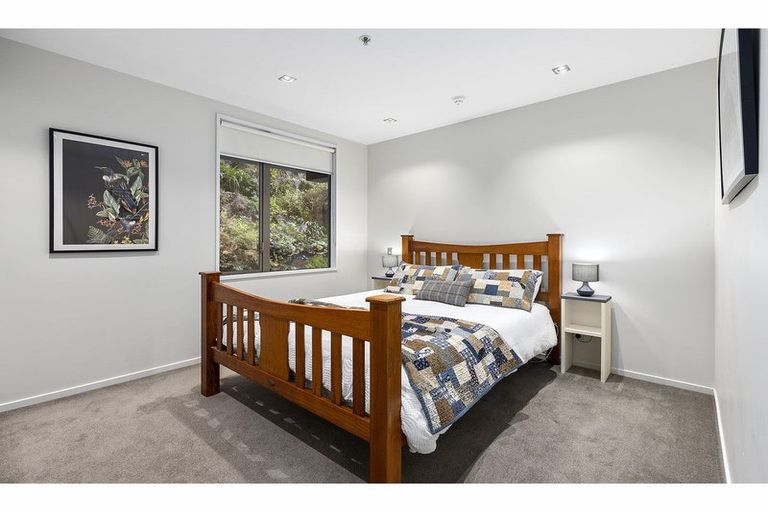 Photo of property in Patent 326 Apartments, 203s/326 Evans Bay Parade, Hataitai, Wellington, 6021