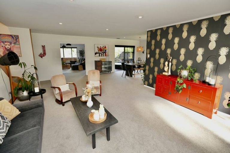 Photo of property in 7 Hillgrove Place, Fitzherbert, Palmerston North, 4410