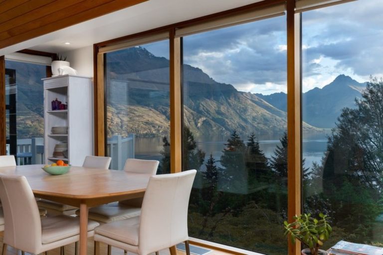 Photo of property in 18 Mckerrow Place, Sunshine Bay, Queenstown, 9300