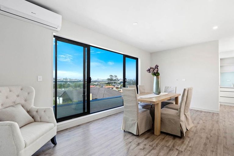 Photo of property in 15a Living Stream Road, Albany Heights, Auckland, 0632