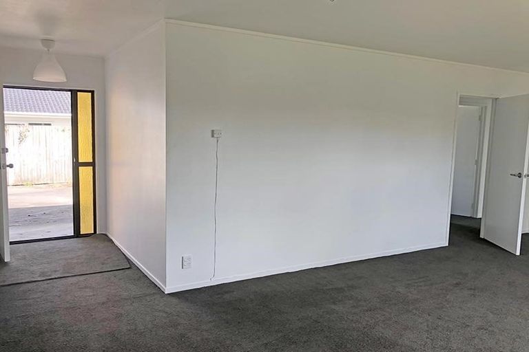 Photo of property in 1/18 Tironui Station Road East, Papakura, 2112