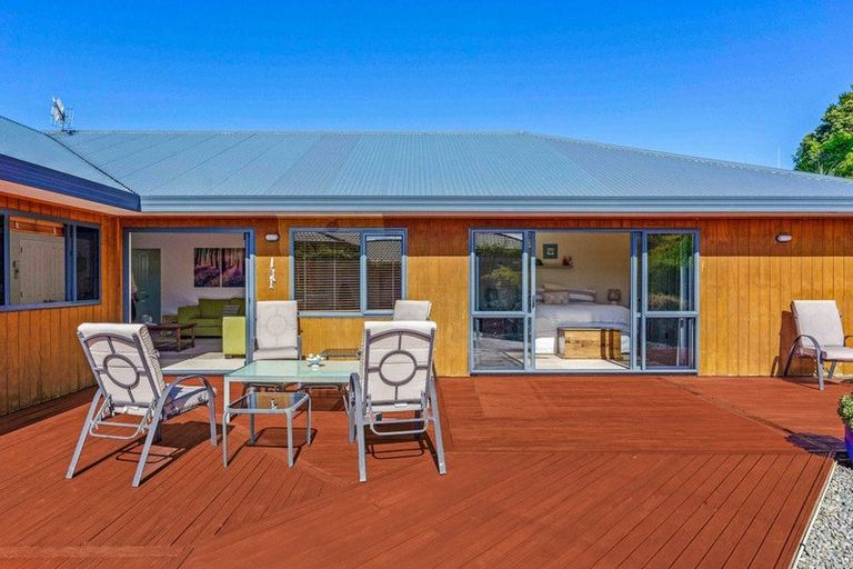 Photo of property in 4 Leanne Way, Waikanae Beach, Waikanae, 5036