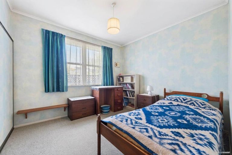 Photo of property in 5 Barron Drive, Green Bay, Auckland, 0604