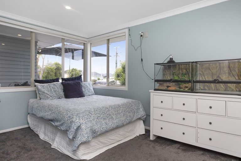 Photo of property in 18 House Avenue, Mangere Bridge, Auckland, 2022