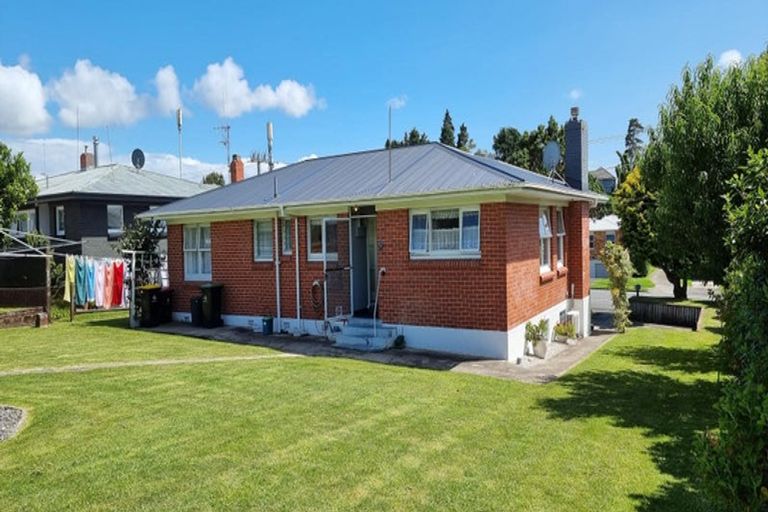 Photo of property in 240 Ngatai Road, Otumoetai, Tauranga, 3110